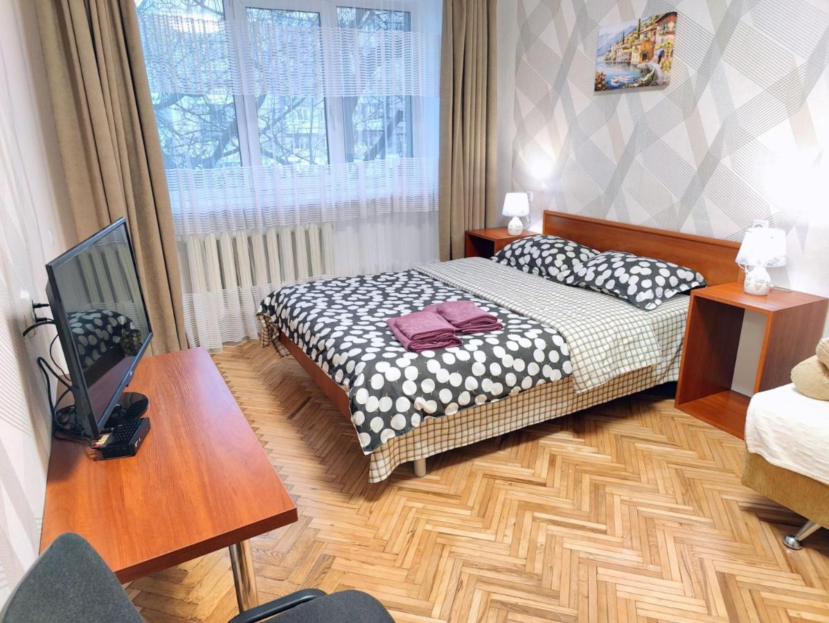 Bright And Cozy In The Center Apartment